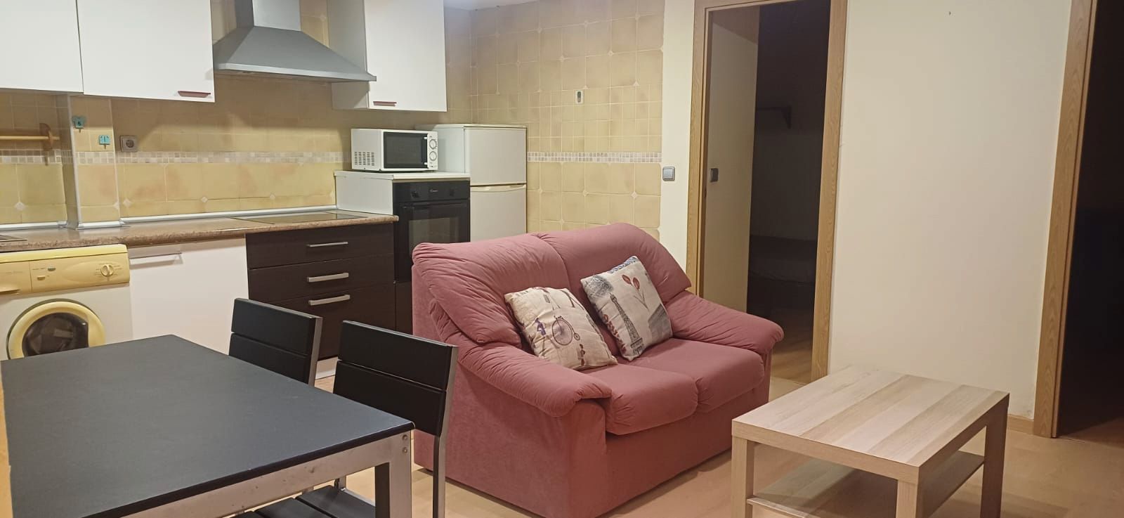 Sala de estar de Piso de alquiler en  Zaragoza Capital con Calefacción, Parquet y Amueblado