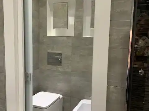 Bany de Dúplex de lloguer en Madrid amb Aire condicionat, Parquet i Moblat