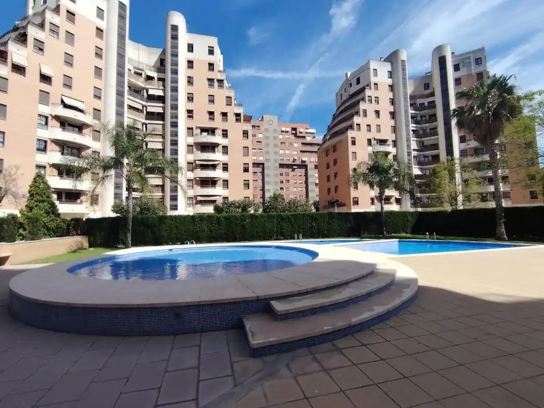 Swimming pool of Flat for sale in Mislata  with Air Conditioner, Private garden and Parquet flooring
