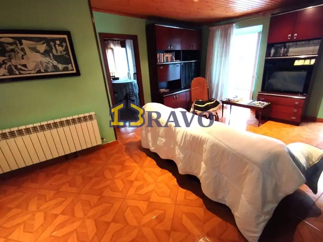 Habitación de Casa o chalet en venta en Medina de Pomar con Calefacción, Jardín privado y Terraza