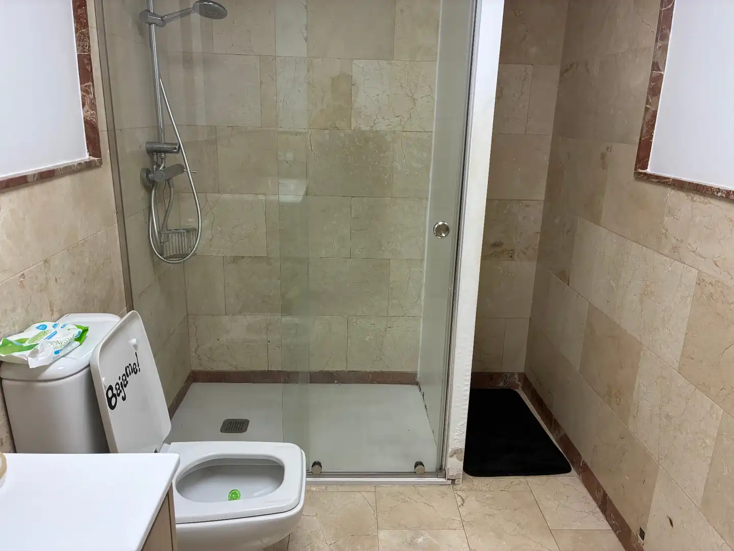 Badezimmer von Wohnung zum Verkauf in Los Barrios mit Terrasse und Gemeinschaftspool