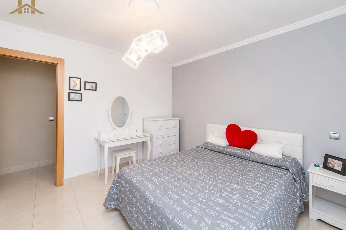 Habitación de Casa o chalet en venta en Villaviciosa de Odón con Aire acondicionado, Calefacción y Jardín privado