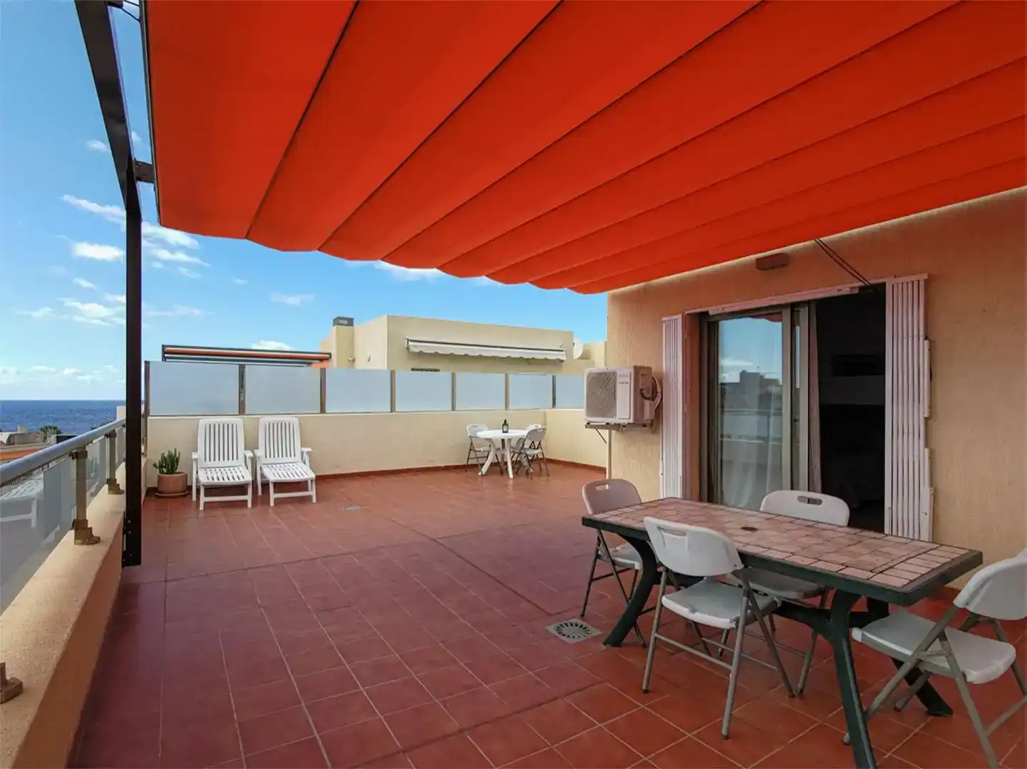 Terrasse von Dachboden zum Verkauf in Guía de Isora mit Klimaanlage und Balkon