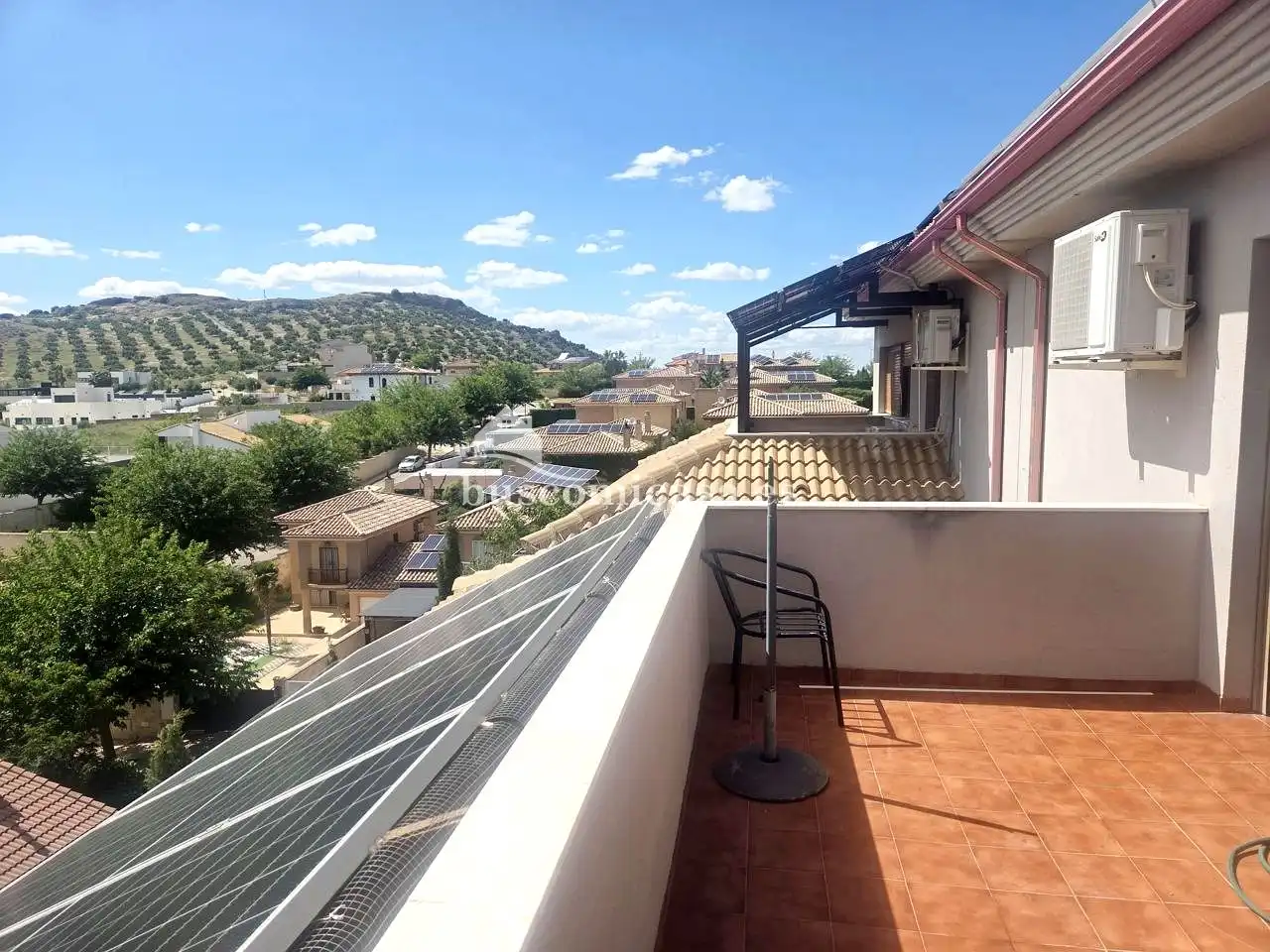 Vista exterior de Casa o xalet en venda en La Guardia de Jaén amb Aire condicionat, Calefacció i Terrassa