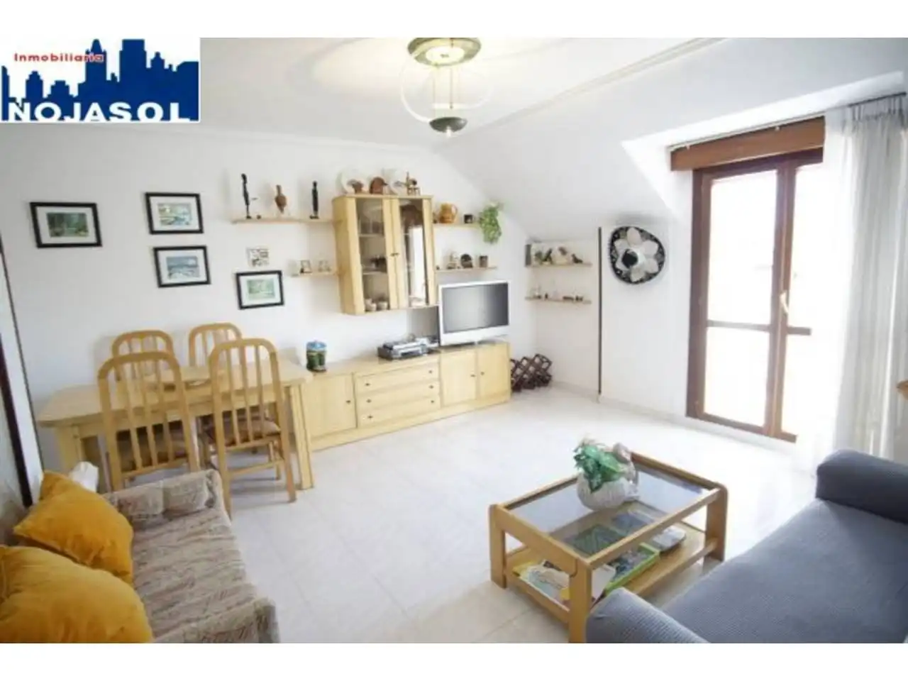 Wohnzimmer von Dachboden zur Miete in Noja mit Heizung, Terrasse und Möbliert
