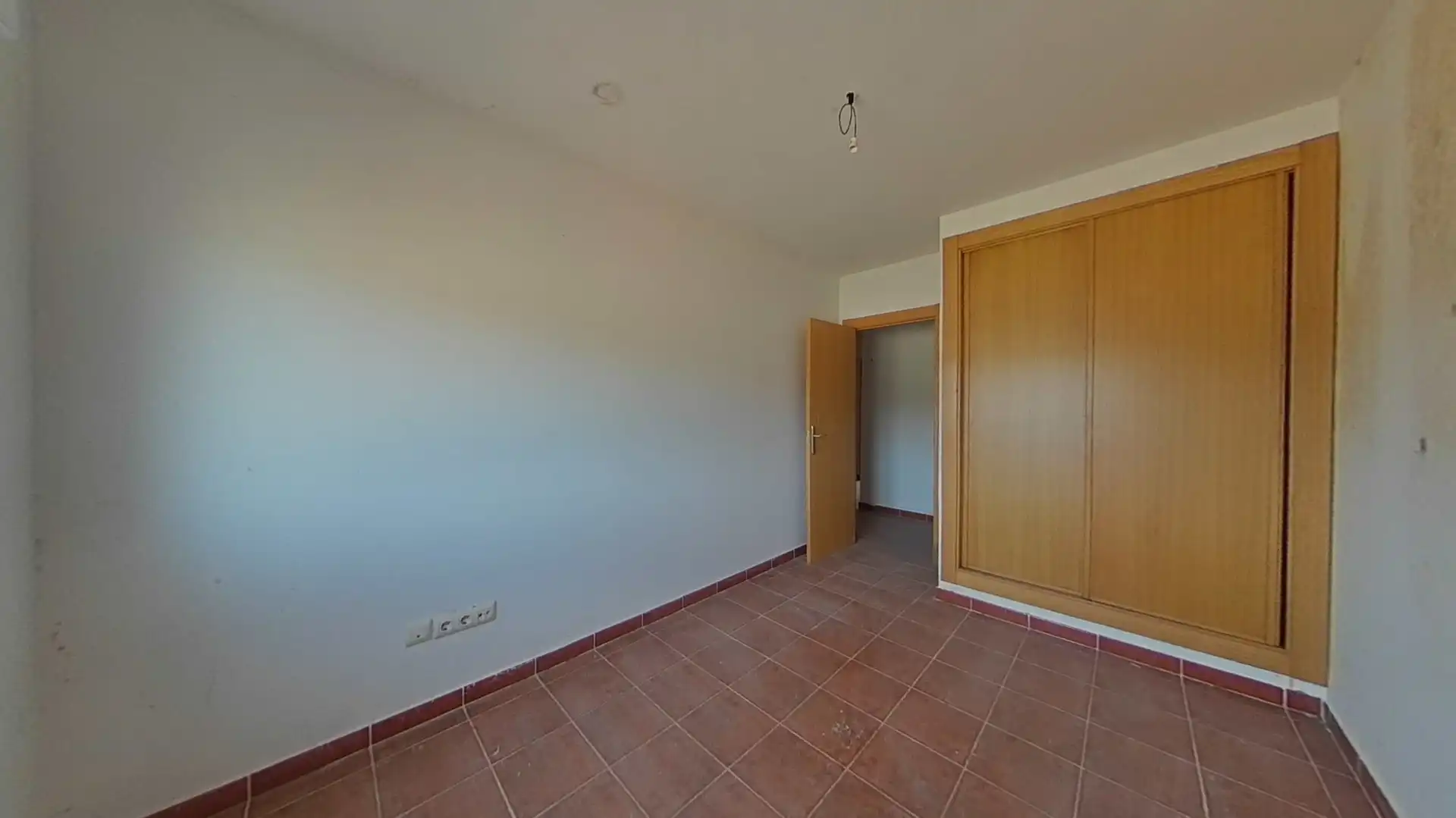 Dormitori de Casa adosada en venda en Castillejo de Mesleón amb Jardí privat