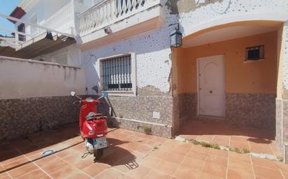Exterior view of Single-family semi-detached for sale in Espartinas  with Air Conditioner, Heating and Terrace