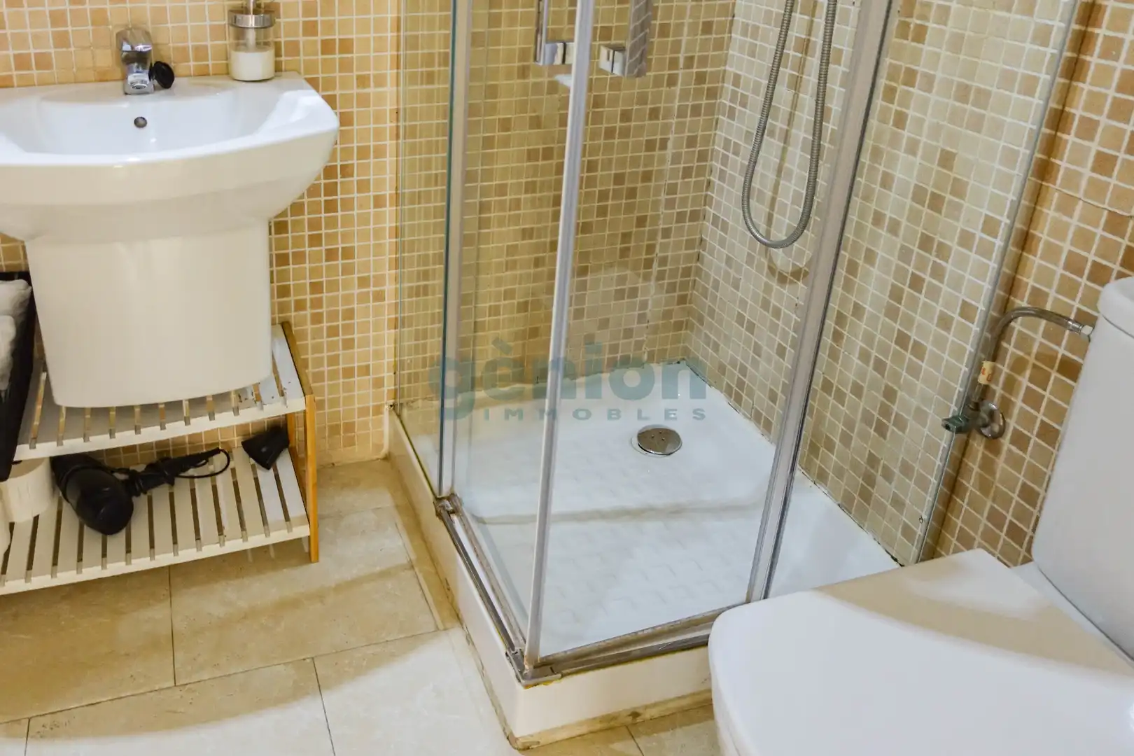 Bany de Apartament en venda en Girona amb Aire condicionat, Calefacció i Moblat