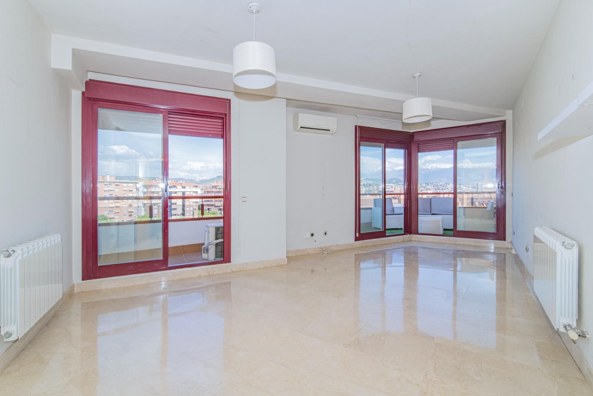 Living room of Flat to rent in  Granada Capital  with Air Conditioner, Heating and Terrace