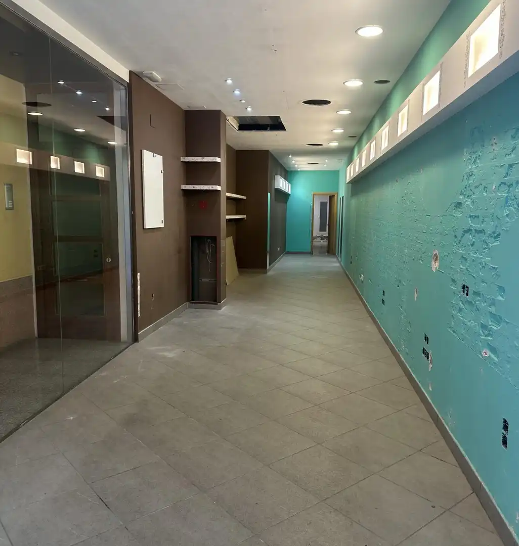 Local comercial en alquiler en de Santa Maria 10