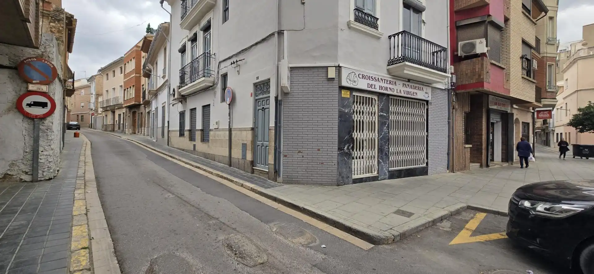 Exterior view of Commercial properties for rent in Llíria  with Air Conditioner