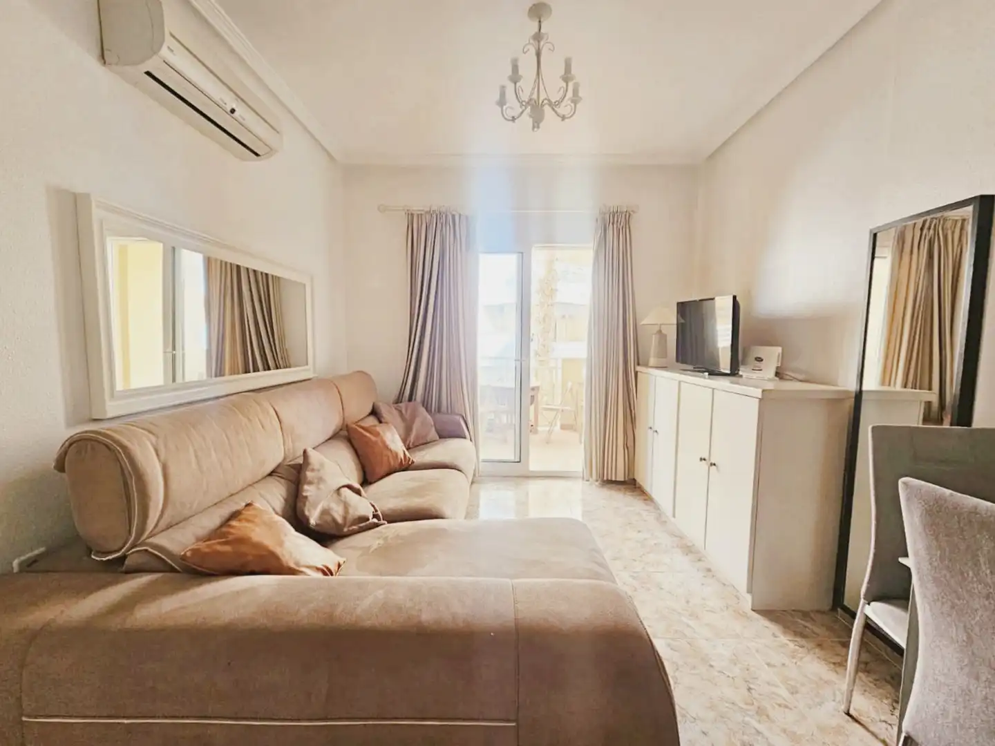 Sala d'estar de Apartament en venda en Orihuela amb Aire condicionat, Terrassa i Piscina