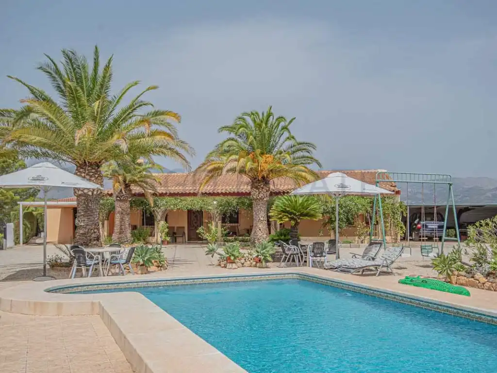 Piscina de Casa o xalet de lloguer en La Nucia amb Piscina