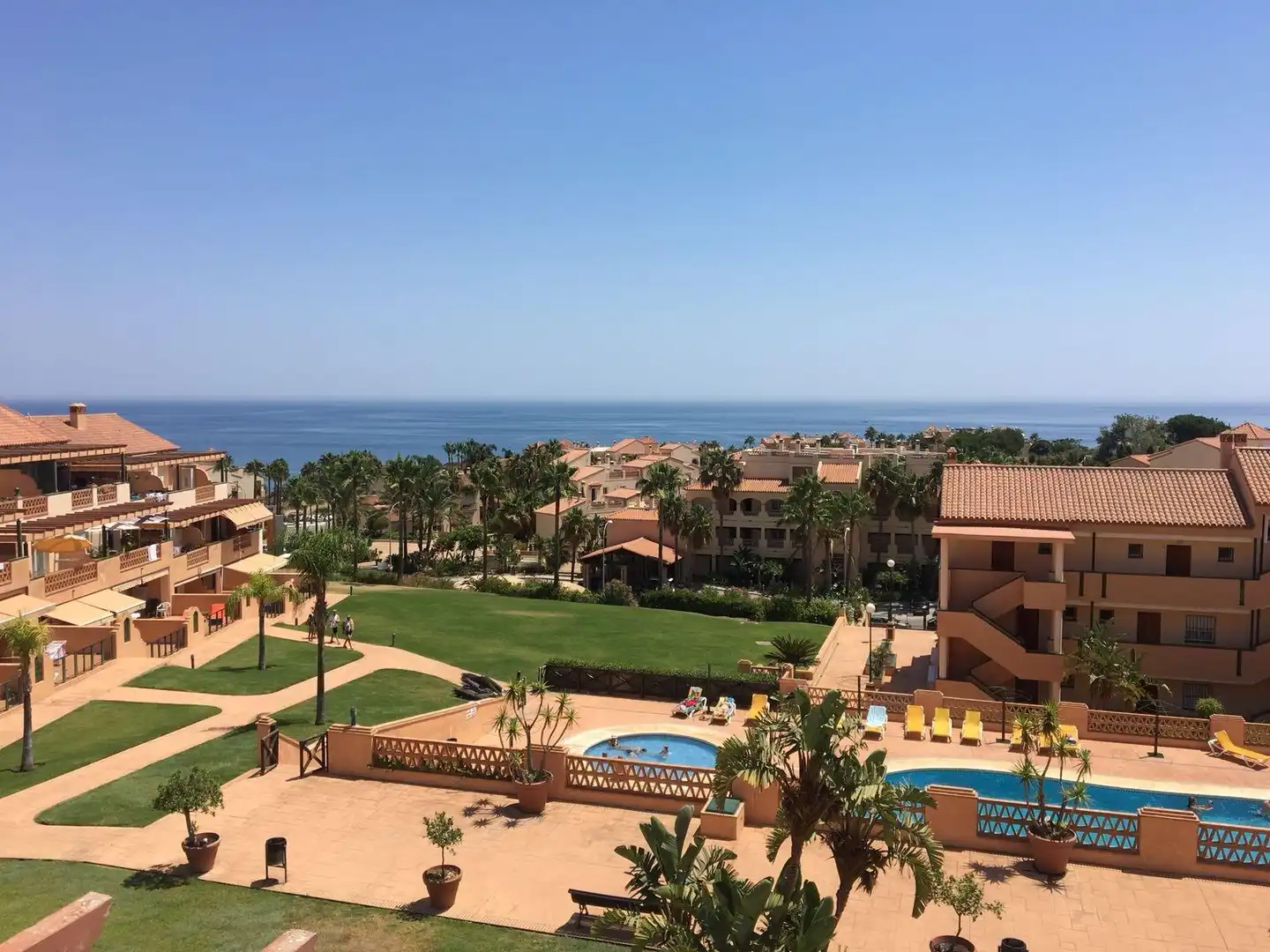 Vista exterior de Àtic de lloguer en Mijas amb Aire condicionat, Calefacció i Terrassa