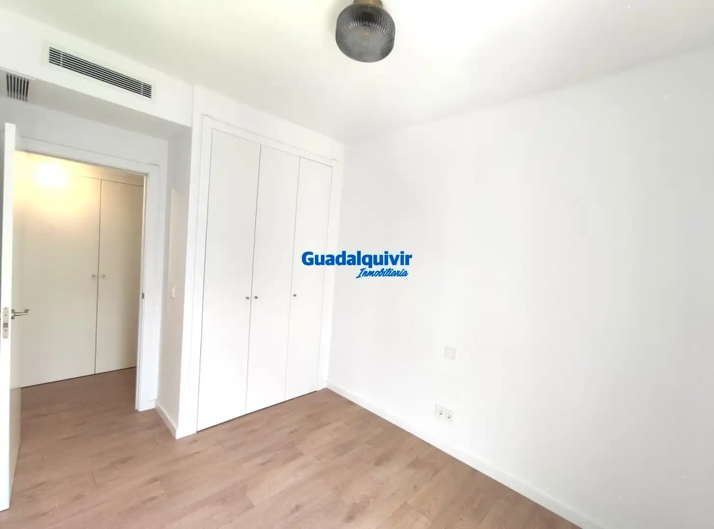 Bedroom of Flat for rent in Camas  with Air Conditioner, Private garden and Terrace