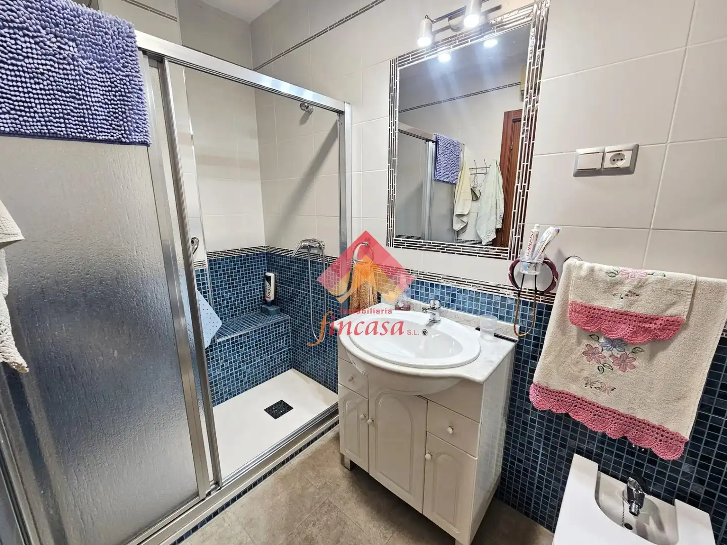 Bathroom of Flat for rent in Ronda  with Terrace and Furnished