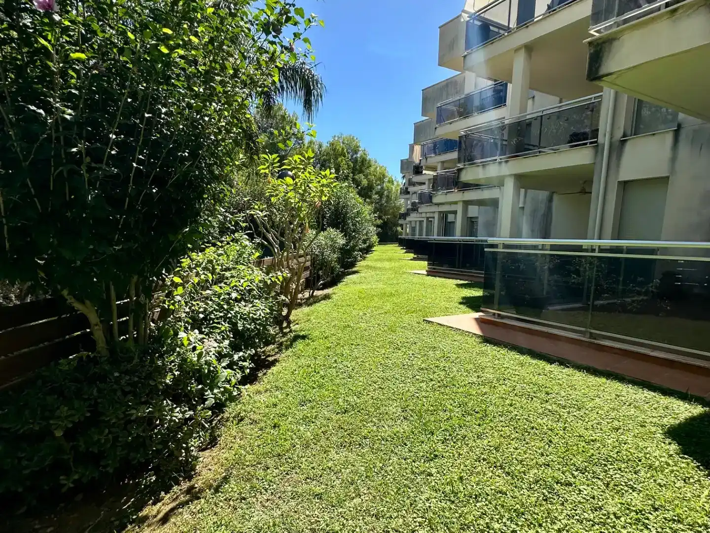 Vista exterior de Pis en venda en L'Ametlla de Mar  amb Aire condicionat i Piscina
