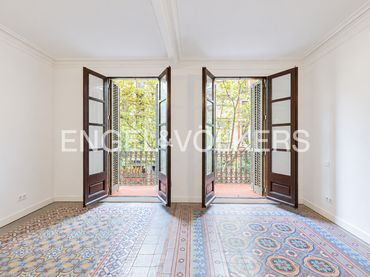 Piso con balcón en venta en Eixample