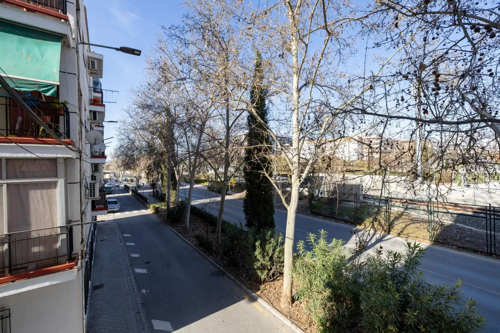 Vista exterior de Piso en venta en Granada con Parquet, Lavadora y Balcón