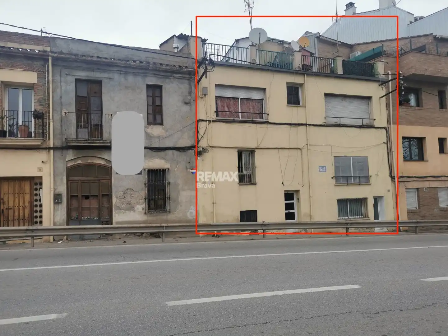 Vista exterior de Edifici en venda en La Roca del Vallès
