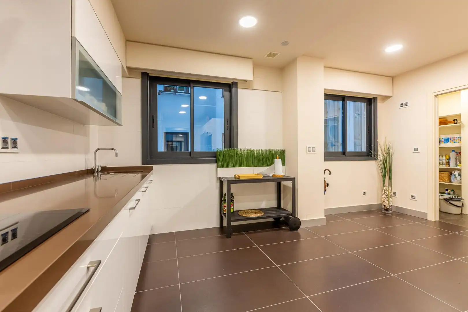 Cocina de Piso en venta en A Coruña Capital  con Calefacción, Jardín privado y Trastero