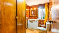 Bathroom of House or chalet for sale in Villanueva de la Cañada  with Air Conditioner, Heating and Private garden