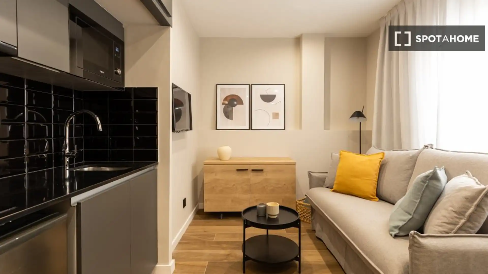 Sala de estar de Piso de alquiler en  Barcelona Capital con Aire acondicionado, Calefacción y Amueblado