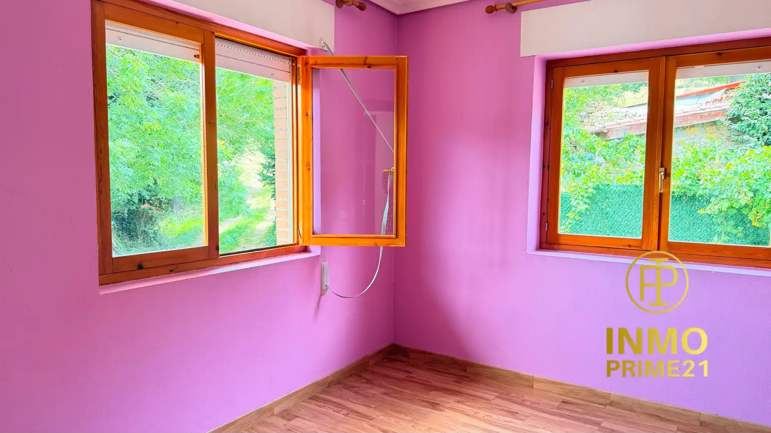 Habitación de Casa o chalet en venta en Corvera de Toranzo con Parquet y Balcón