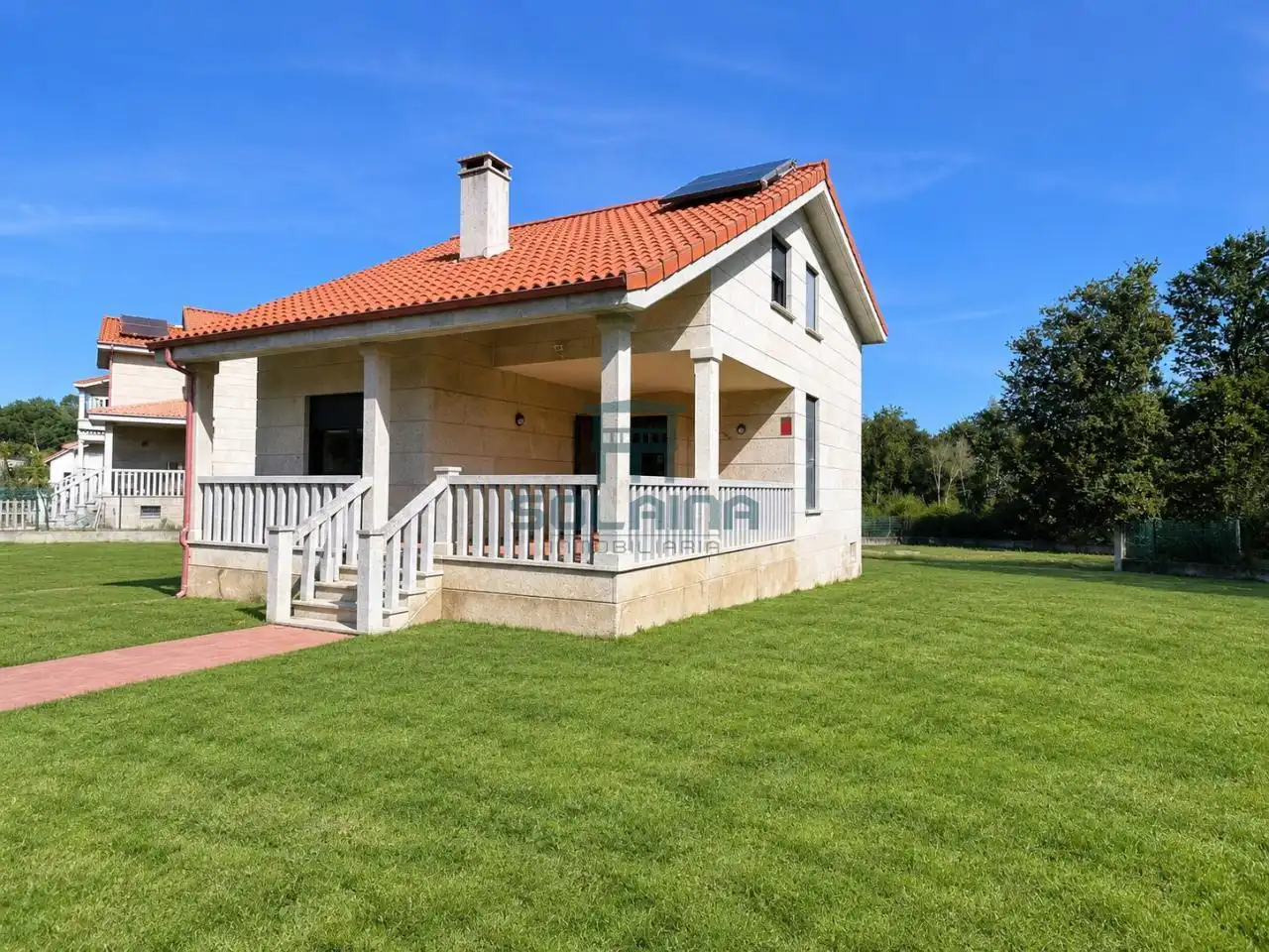 Detached house with garden for sale in Vilamarín