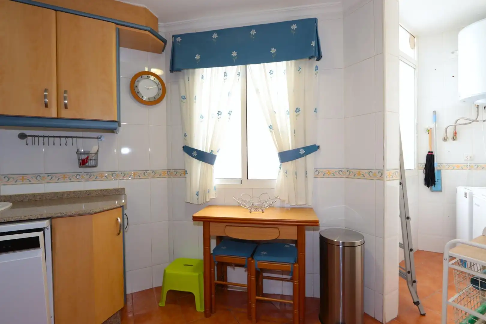 Cuina de Pis de lloguer en Cartagena amb Aire condicionat, Moblat i Balcó