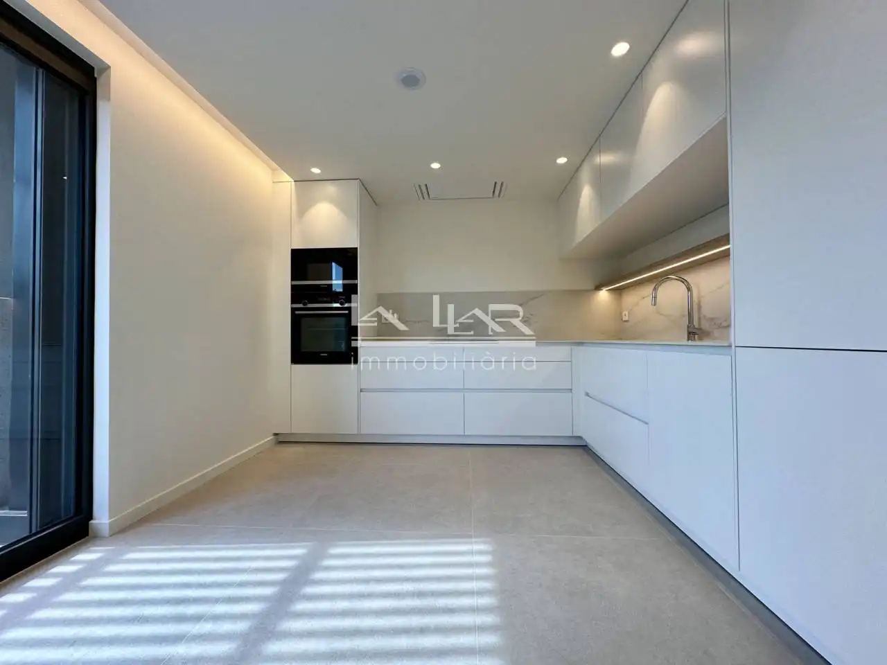 Kitchen of Flat for rent in Vic  with Air Conditioner, Heating and Parquet flooring