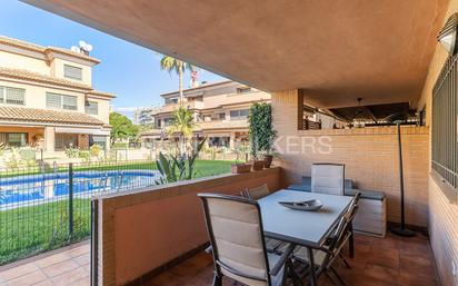Vista exterior de Casa adosada en venda en  Valencia Capital amb Aire condicionat, Calefacció i Jardí privat