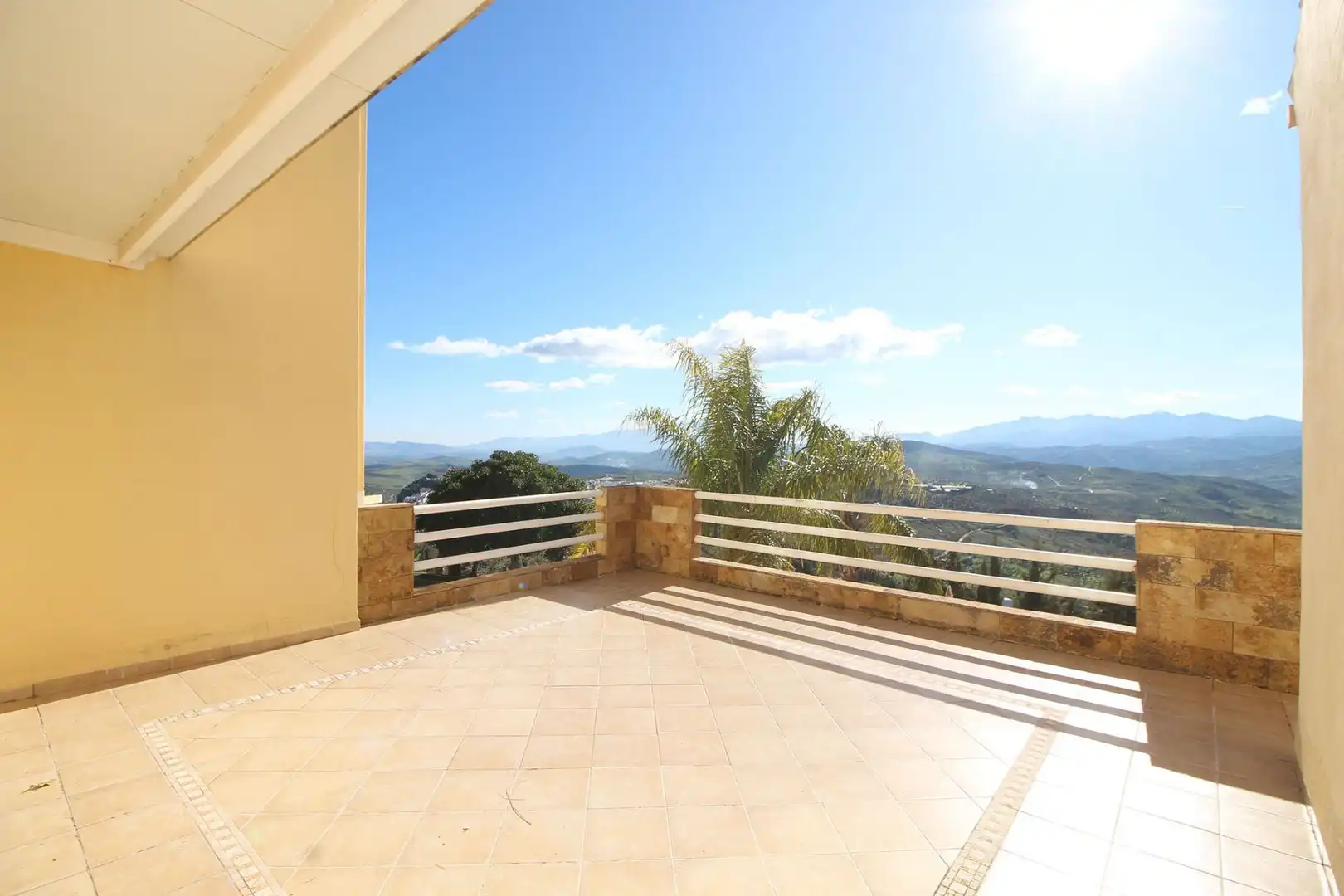 Terrassa de Finca rústica en venda en Alozaina amb Aire condicionat, Calefacció i Jardí privat