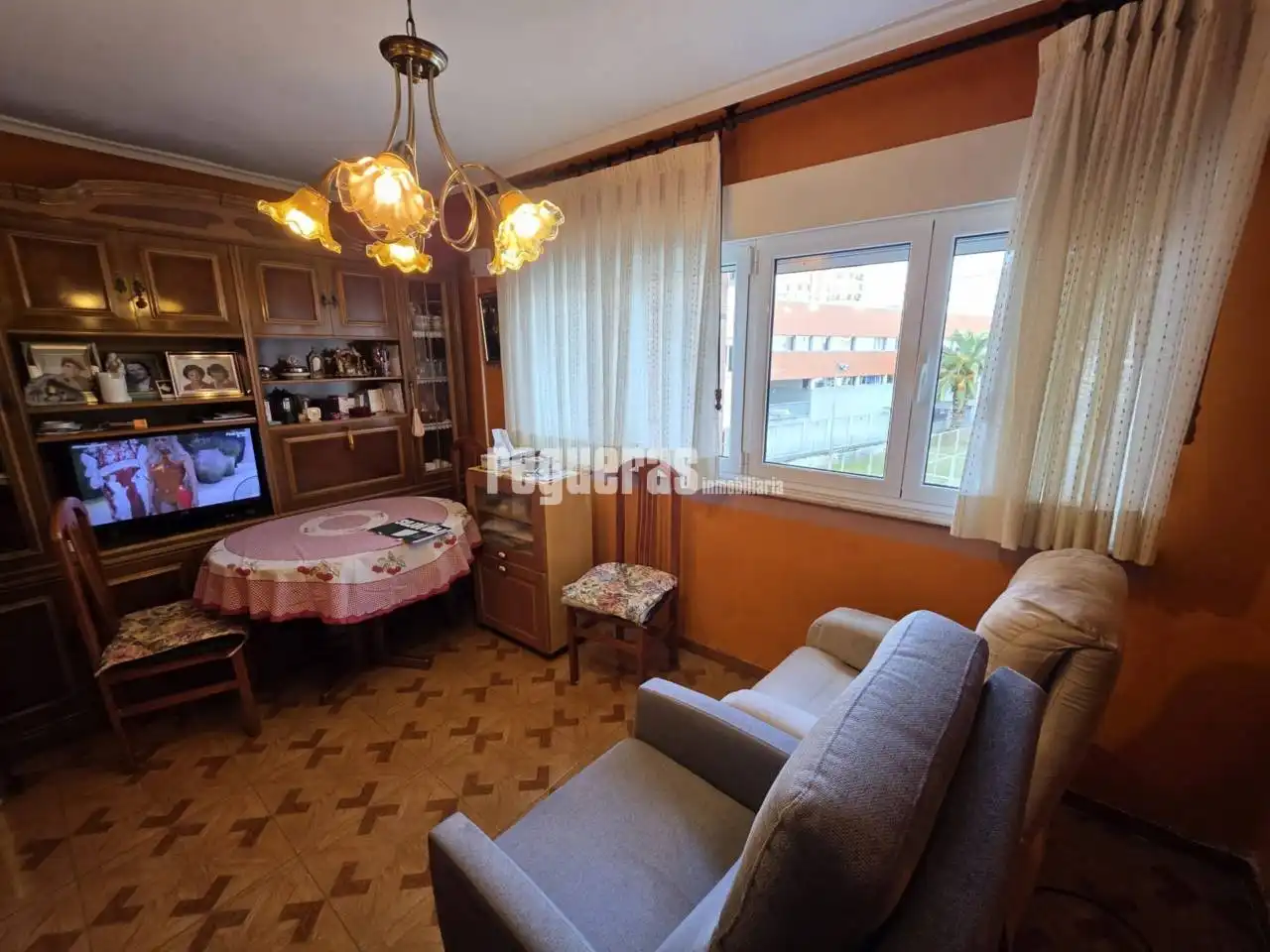 Living room of Flat for sale in Avilés  with Heating, Parquet flooring and Furnished