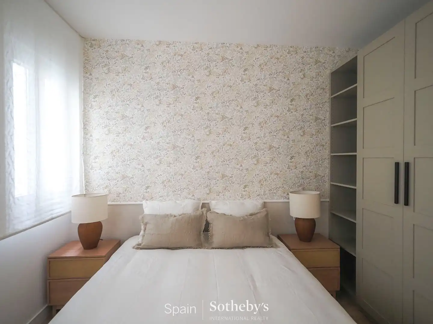 Dormitori de Apartament en venda en Madrid amb Aire condicionat i Calefacció