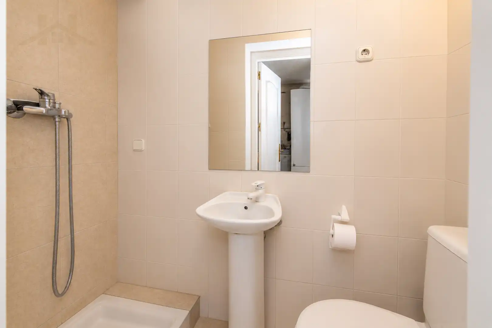 Bathroom of Flat for sale in Pozuelo de Alarcón  with Air Conditioner, Heating and Terrace