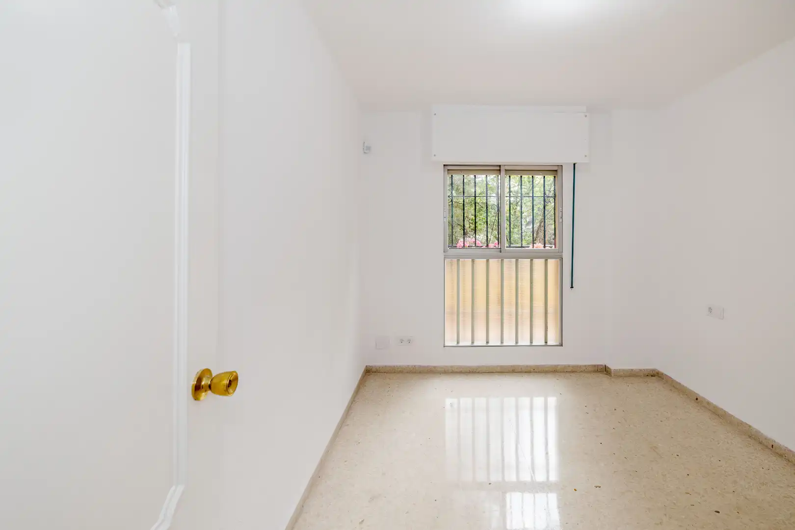 Bedroom of Flat for sale in Marbella  with Terrace and Storage room