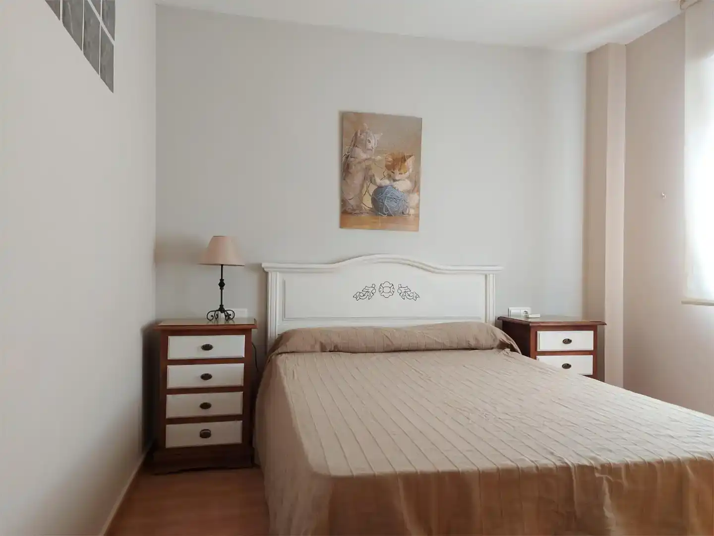 Schlafzimmer von Wohnung zur Miete in Trujillo mit Klimaanlage, Privatgarten und Parkett