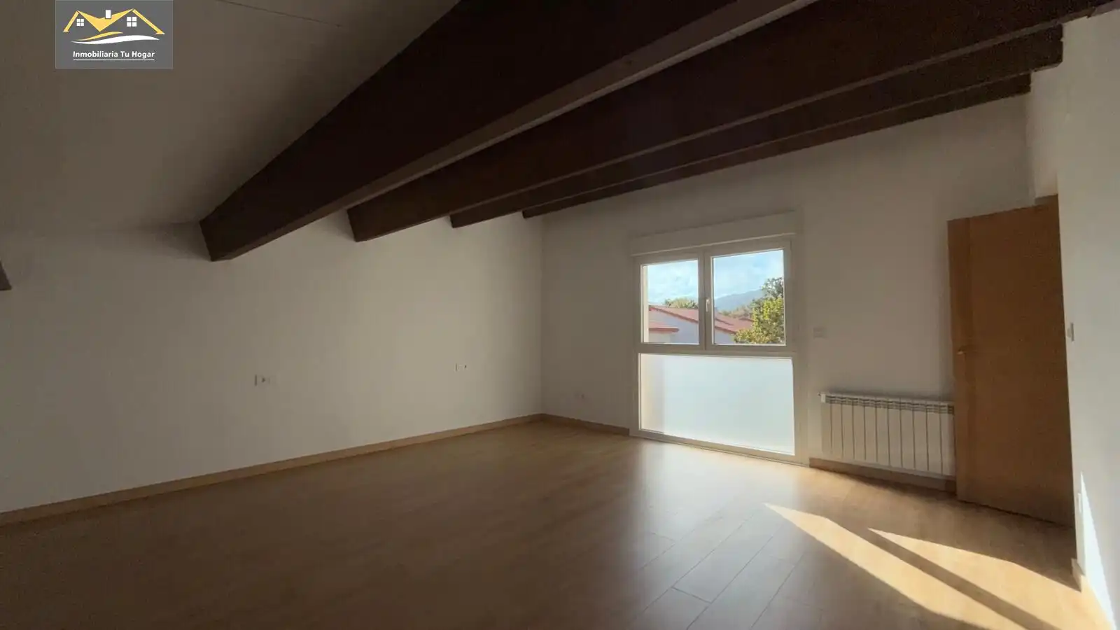 Sala d'estar de Casa adosada en venda en Allariz amb Calefacció, Jardí privat i Terrassa