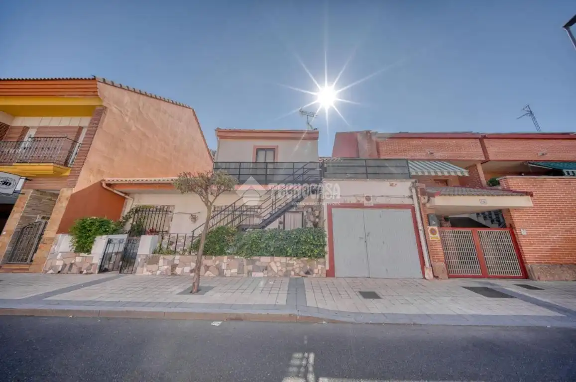 Vista exterior de Casa o xalet en venda en Arroyo de la Encomienda amb Terrassa i Traster