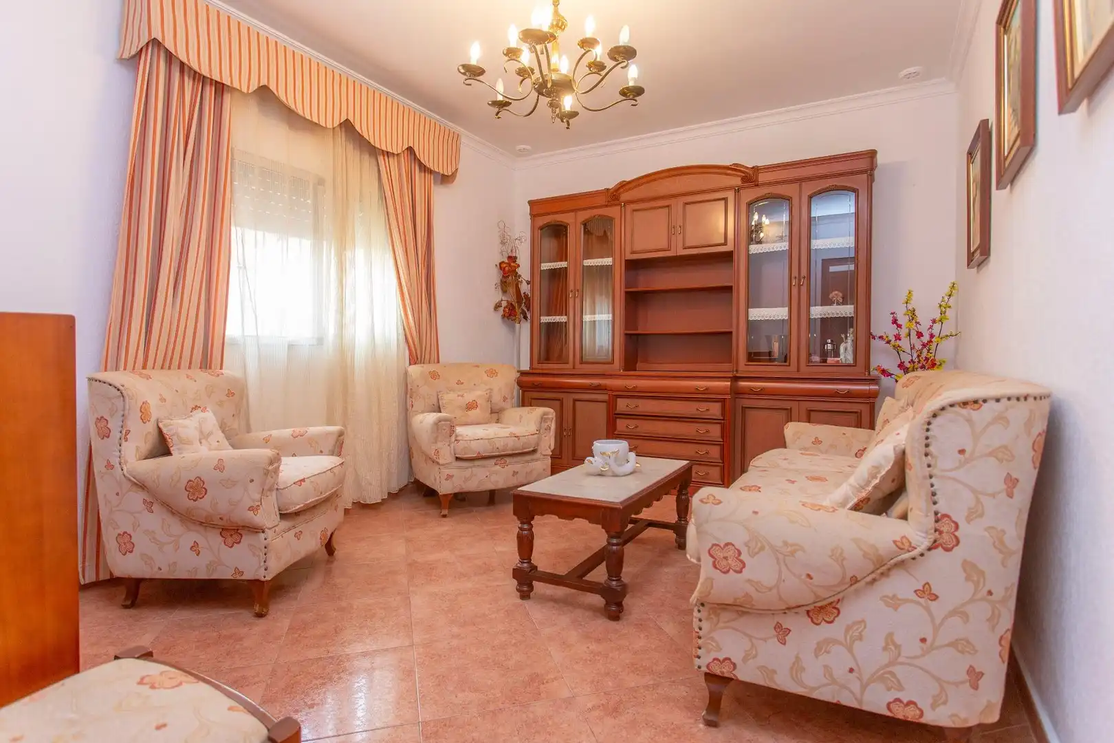 Sala d'estar de Casa o xalet en venda en Jerez de la Frontera amb Terrassa, Traster i Moblat