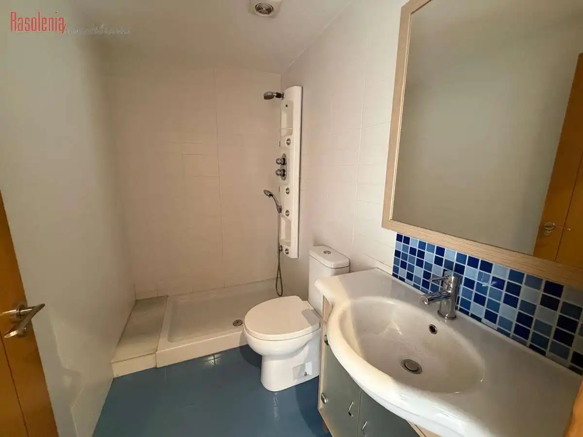 Baño de Piso en venta en Narón con Calefacción y Trastero