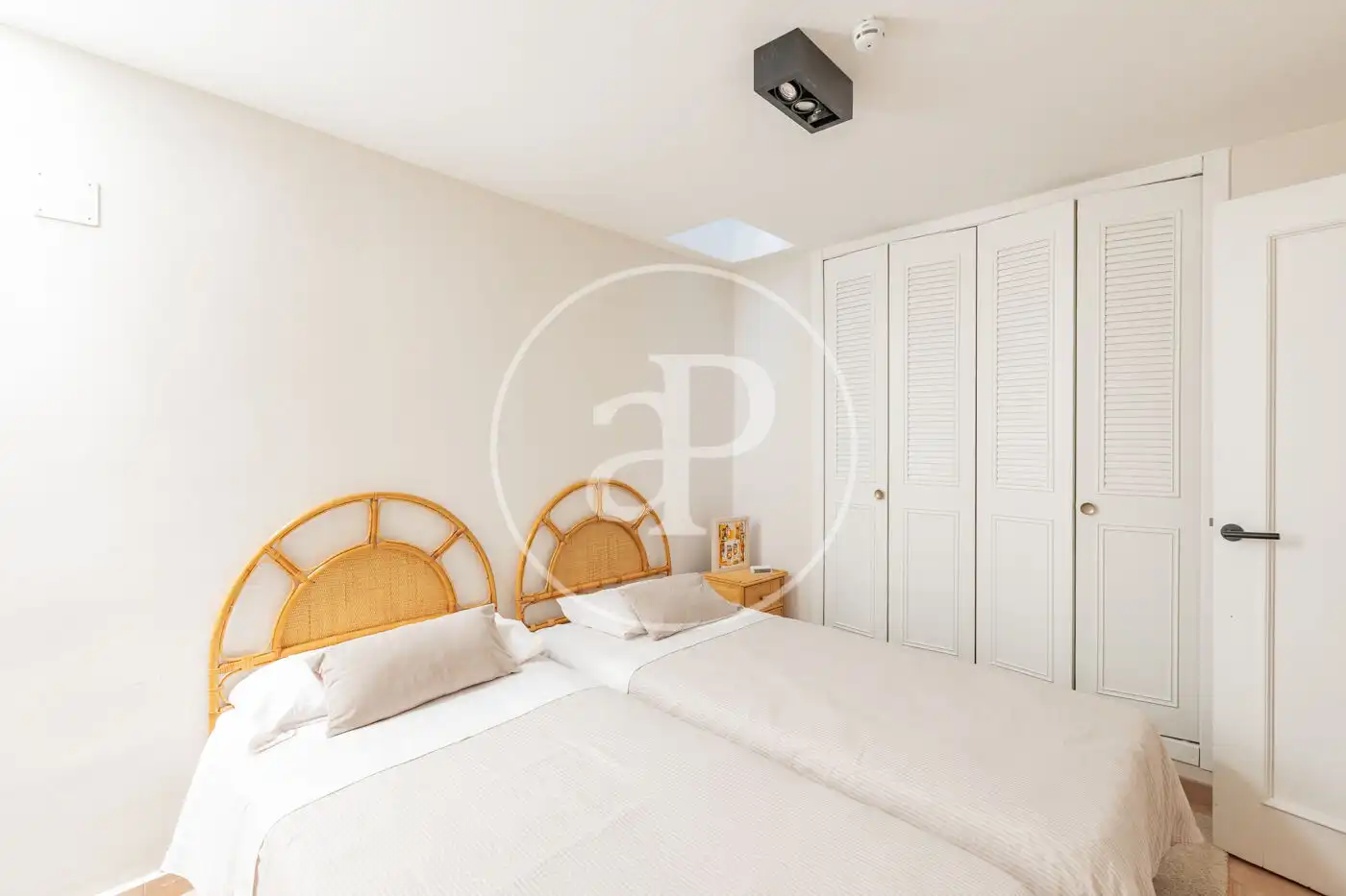 Habitación de Casa adosada de alquiler en Las Rozas de Madrid con Aire acondicionado, Calefacción y Jardín privado