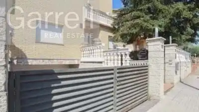 Vista exterior de Casa o chalet en venta en Llinars del Vallès