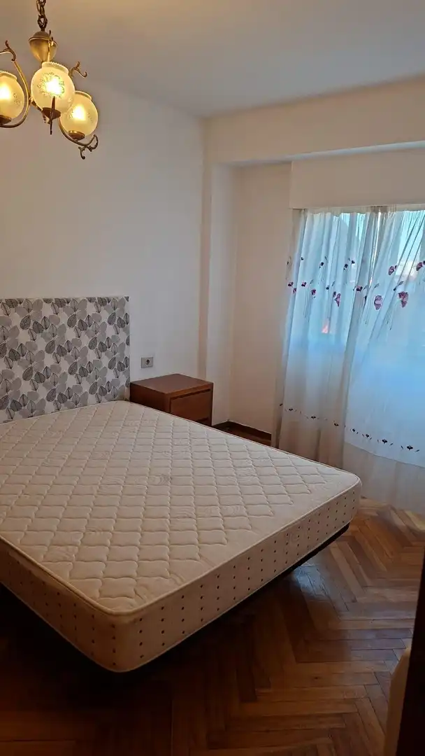 Habitación de Piso de alquiler en Vigo  con Calefacción, Parquet y Amueblado