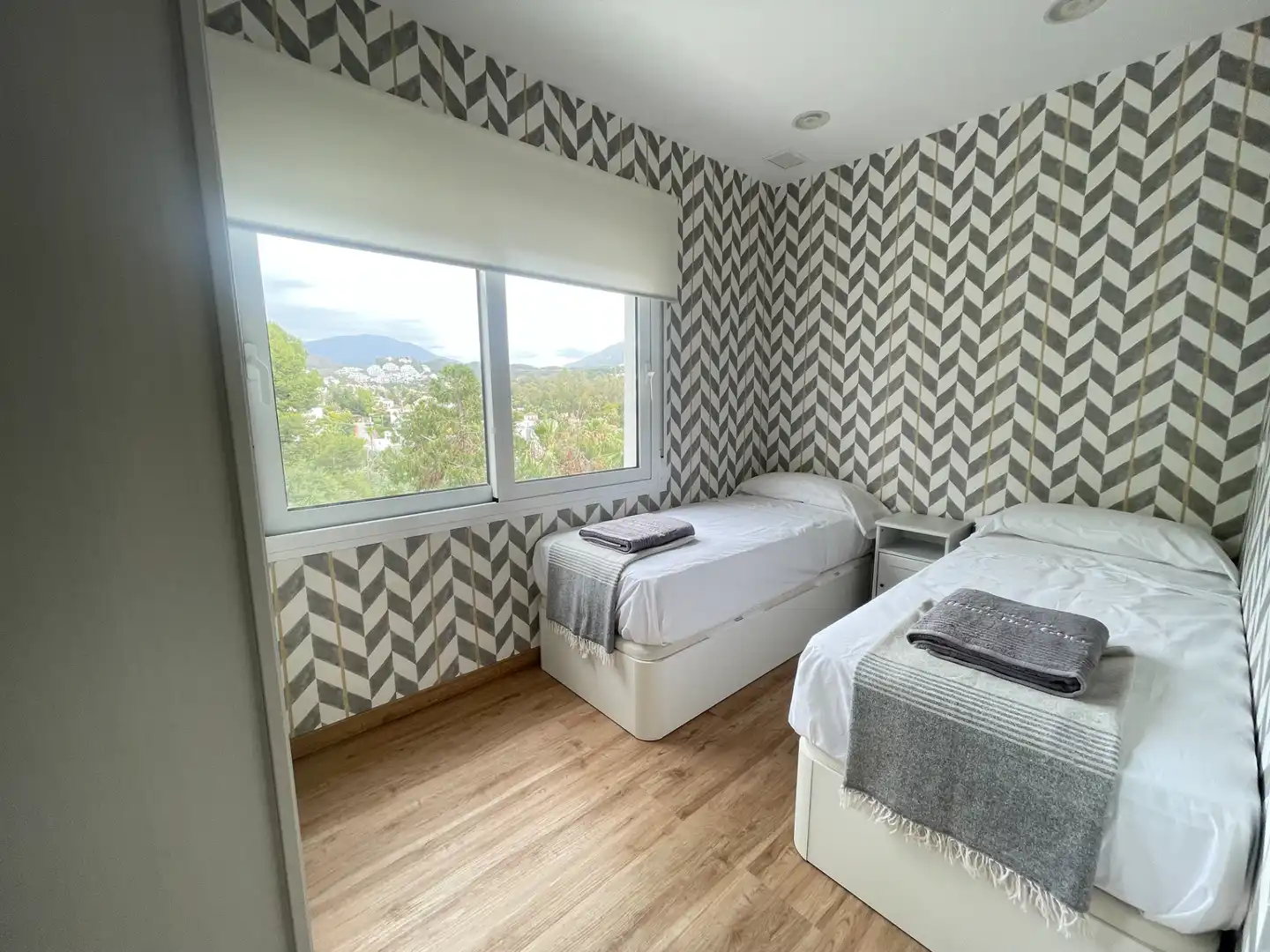 Dormitori de Apartament de lloguer en Marbella amb Aire condicionat, Terrassa i Moblat