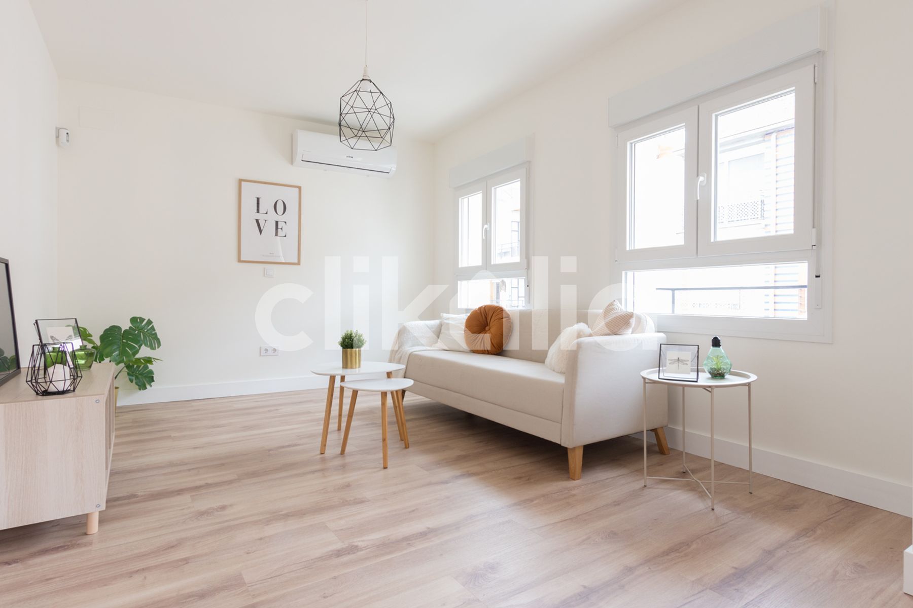 Sala d'estar de Pis en venda en  Sevilla Capital amb Aire condicionat i Terrassa