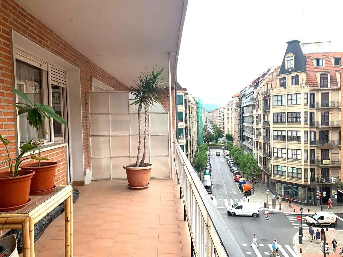 Vista exterior de Piso en venta en Bilbao  con Calefacción, Terraza y Trastero