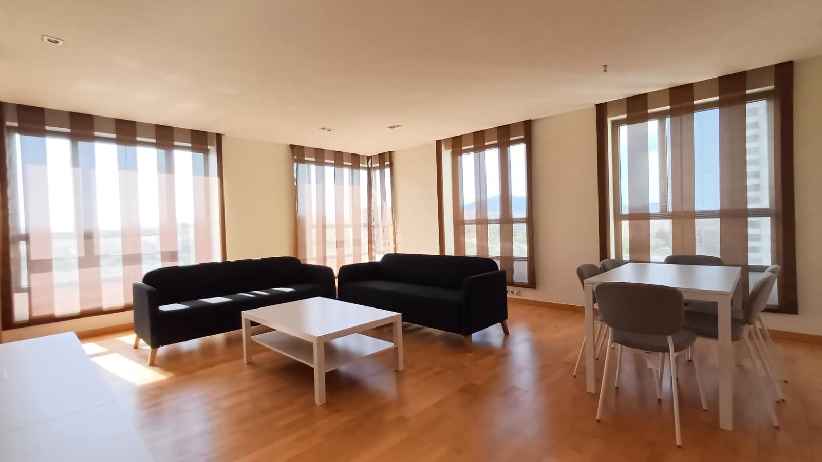 Living room of Flat to rent in Sabadell  with Air Conditioner, Heating and Parquet flooring