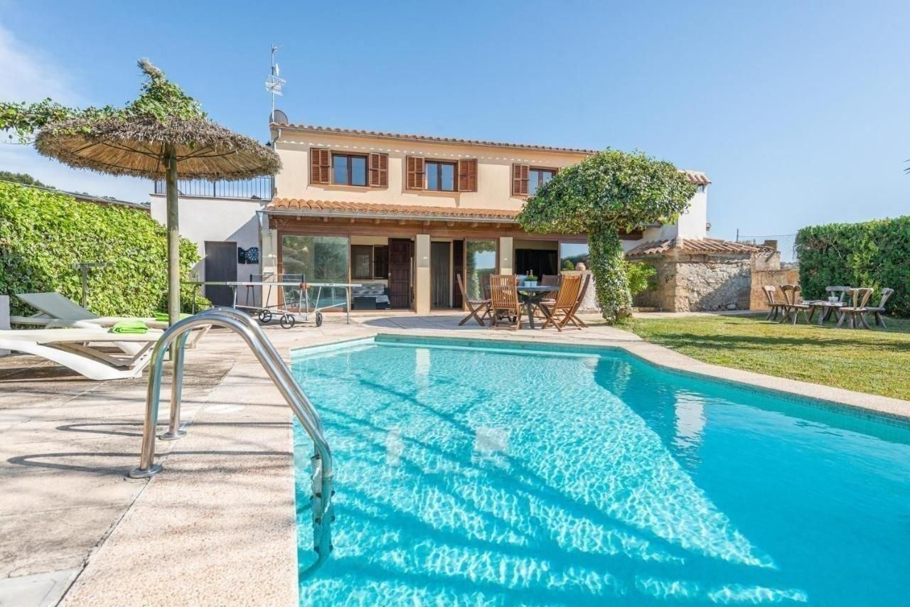 Vista exterior de Casa o xalet de lloguer en Ariany amb Aire condicionat, Calefacció i Jardí privat